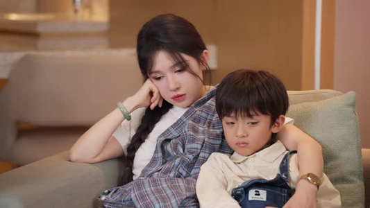 报告总裁夫人和少爷都成了大佬(5集) 报告总裁夫人和少爷都成了大佬(5集)短剧片段推荐