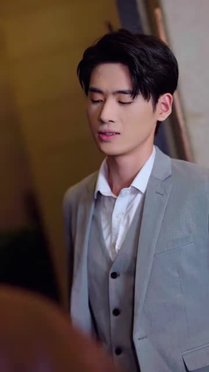 被女大学生诬陷偷拍,我的国士身份曝光了(42集) 被女大学生诬陷偷拍,我的国士身份曝光了(42集)第一集