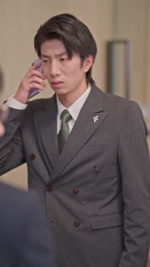 她比星辰更闪耀(79集) 她比星辰更闪耀(79集)最热短剧抢先看