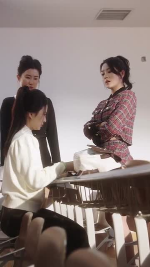 年上大叔霸宠小保姆(93集) 年上大叔霸宠小保姆(93集)火爆短剧来袭