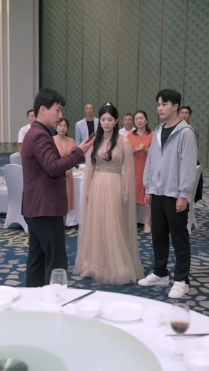 脱掉外卖服后势利女友哭着求原谅(64集) 脱掉外卖服后势利女友哭着求原谅(64集)悬疑短剧推荐