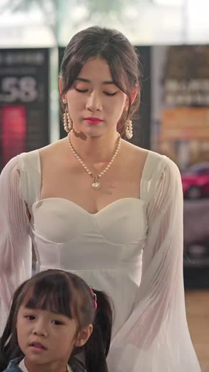 直播相亲，萌娃曝光了我的大佬身份（60集）精彩短剧片段