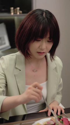 千金小姐她不装穷了（80集）全集