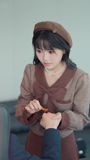 穿成了团宠文里的假千金（50集）爆款短剧推荐