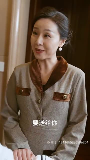 尘埃里的花朵（65集）热门火爆短剧