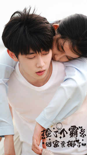 捡了个霸总回家卖椰子（70集）精彩短剧看不停