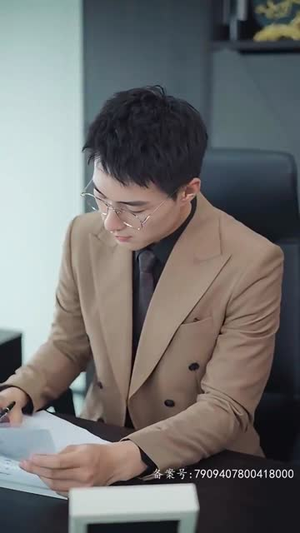 离婚后冷情机长后悔了(46集) 离婚后冷情机长后悔了(46集)原创精彩短剧