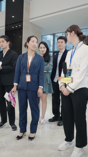 我的便宜老爹是财神(83集) 我的便宜老爹是财神(83集)最热短剧抢先看