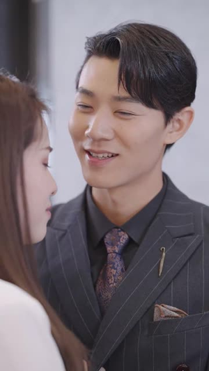 当草根遇见进化系统（104集） 推荐热门短剧