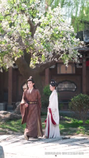 开局摊牌，我是穿越者（64集） 热门短剧推荐。