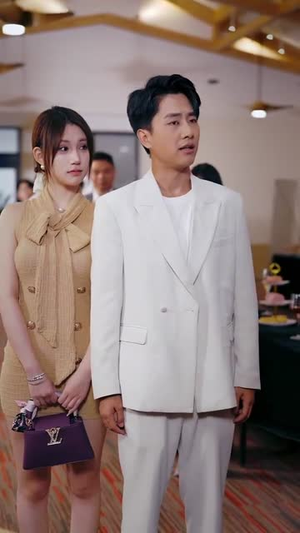 系统误判我的糟糠之妻是校花 (81集) 系统误判我的糟糠之妻是校花 (81集)短剧免费分享