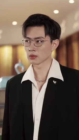 偏爱肥妻小厨娘 (100集) 偏爱肥妻小厨娘 (100集)熬夜追短剧