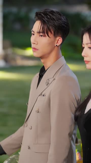 学姐请庇护(60集) 学姐请庇护(60集)热播短剧重燃