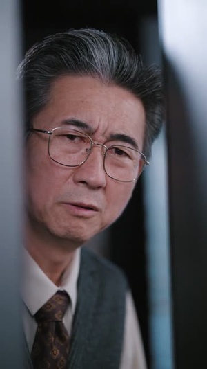 捞个二世祖当爹养成首富（58集）第32集