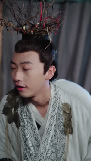 开局一间破草屋，我靠养娃系统致富（62集）在线观看